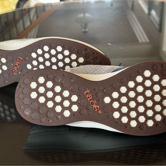 Taos Footwear Women’s Gray and Navy Sneakers - Picture 11 of 15